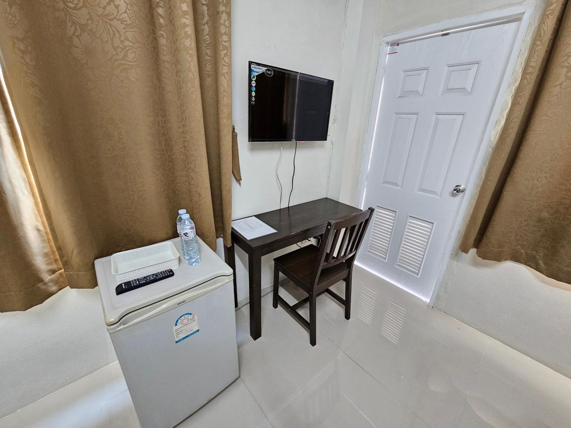 Si Fah At Bangsaen Hotel Ban Rong Khoei Экстерьер фото
