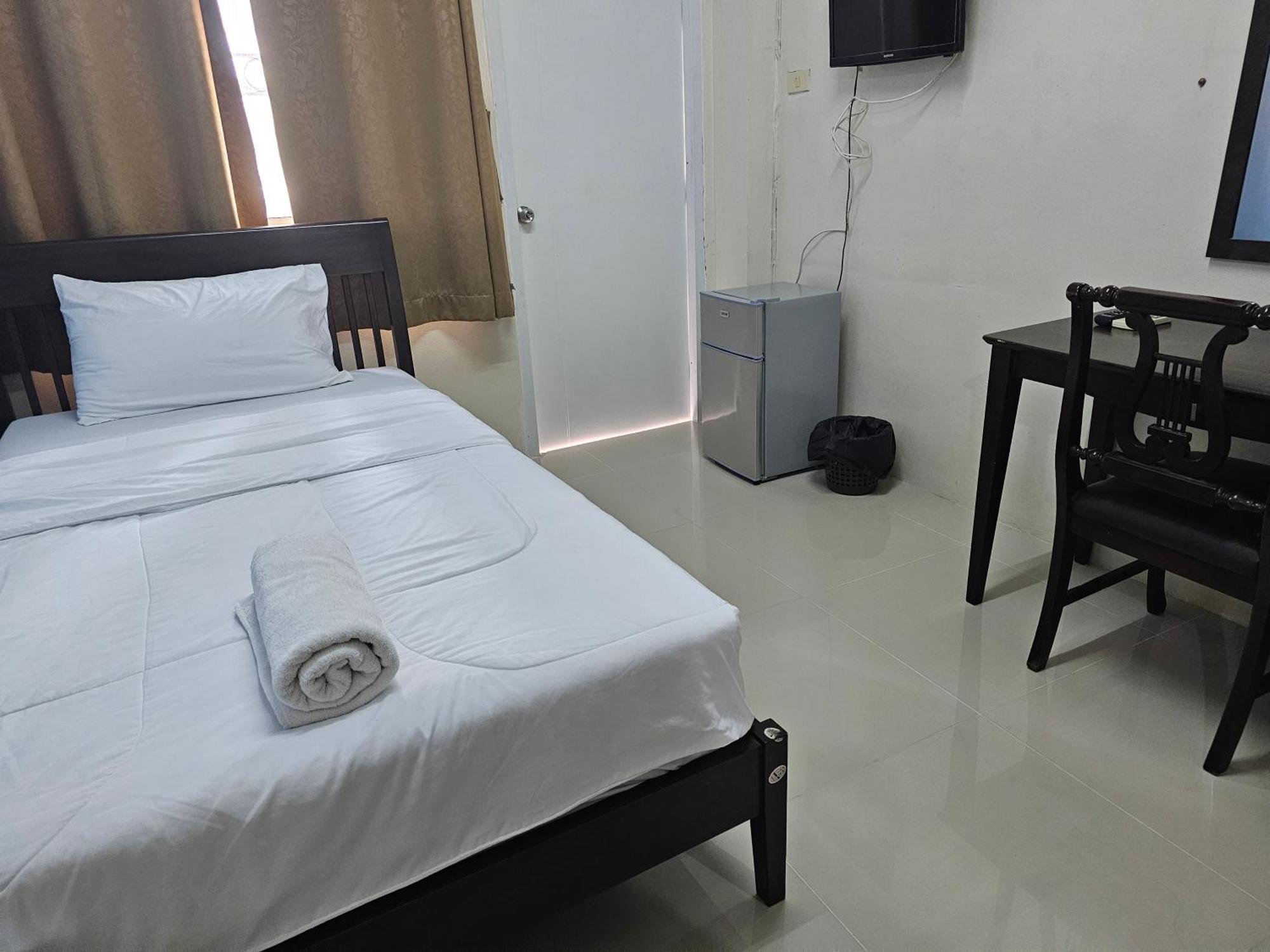 Si Fah At Bangsaen Hotel Ban Rong Khoei Экстерьер фото