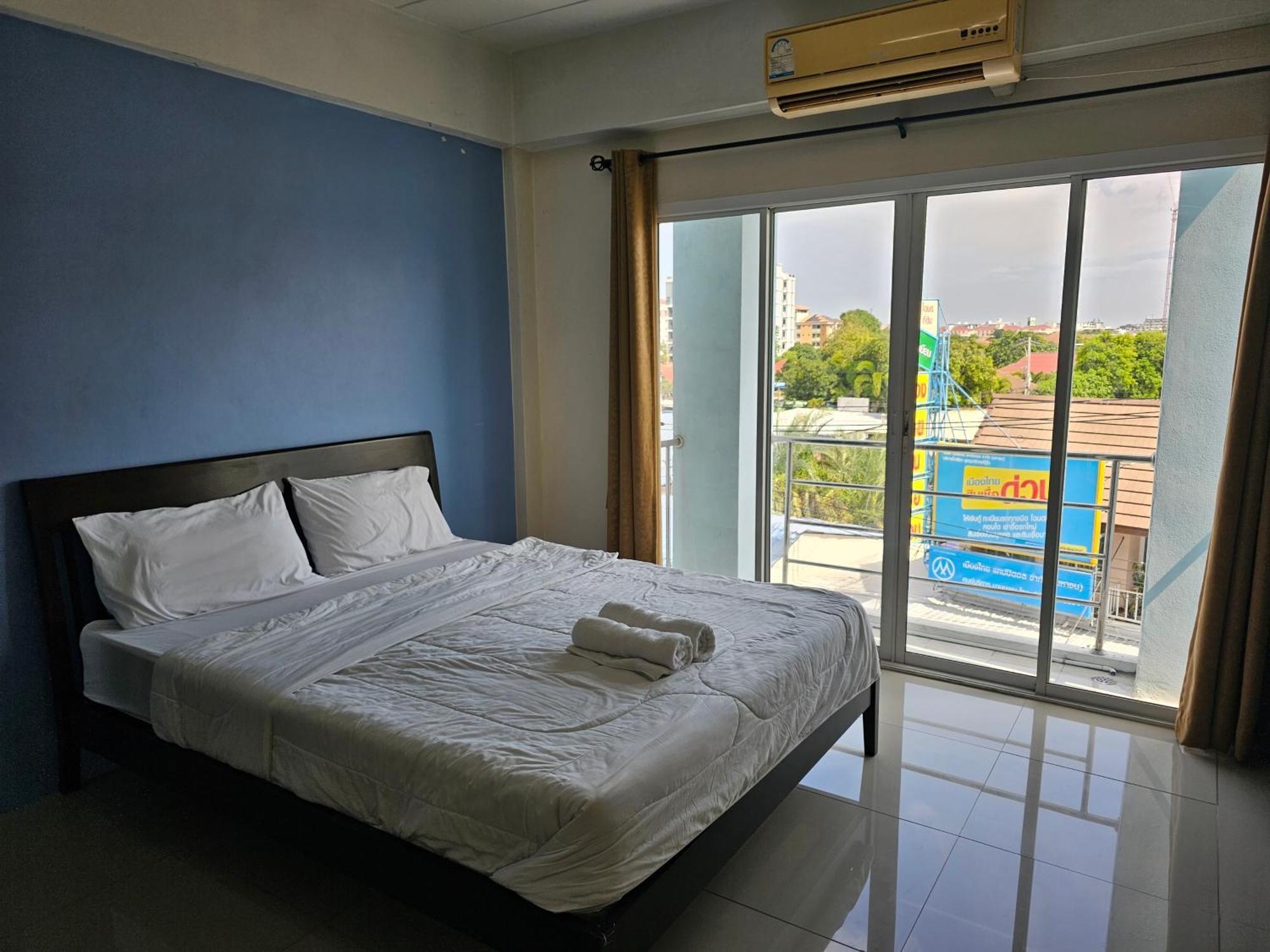Si Fah At Bangsaen Hotel Ban Rong Khoei Экстерьер фото