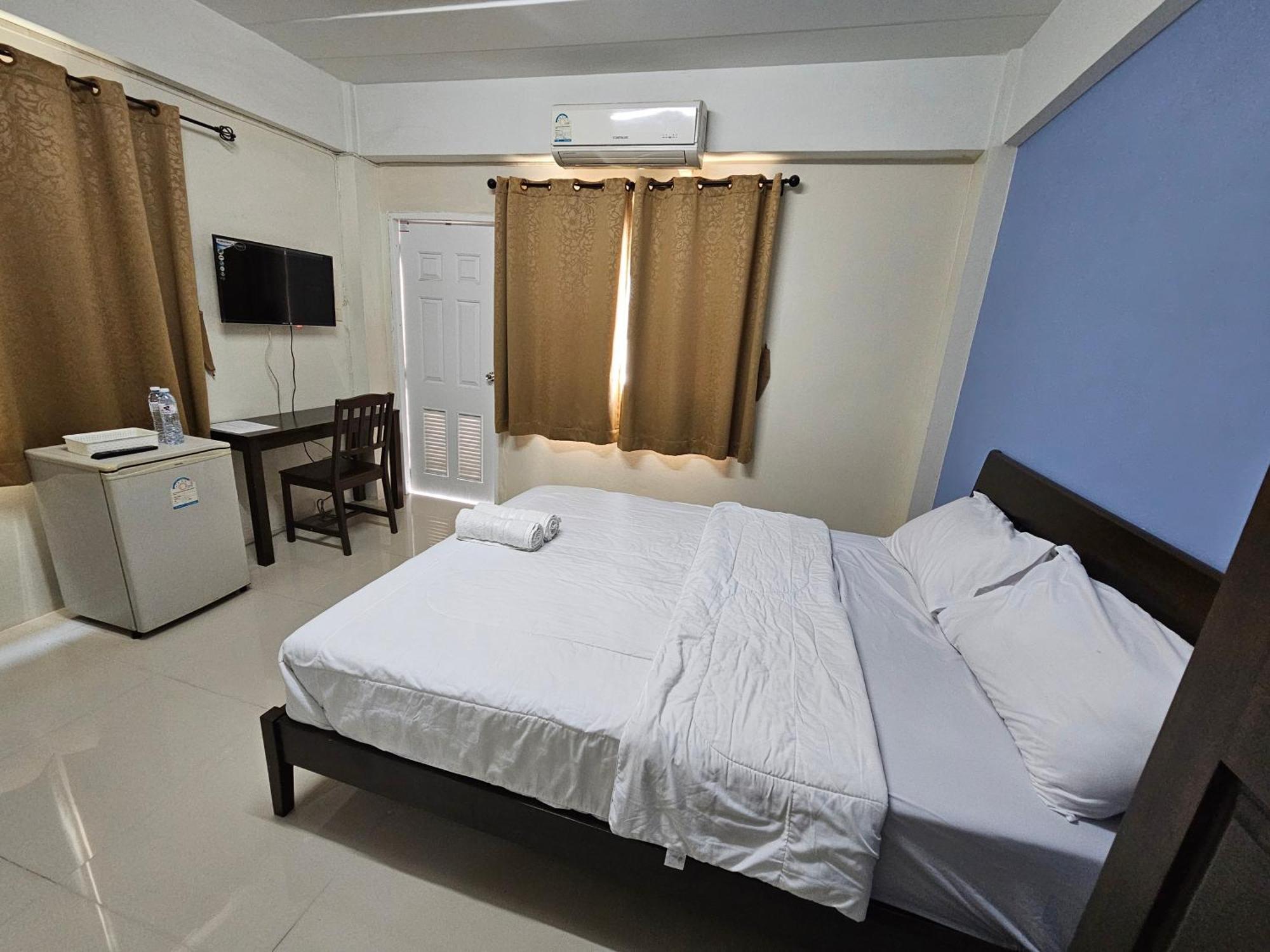 Si Fah At Bangsaen Hotel Ban Rong Khoei Экстерьер фото