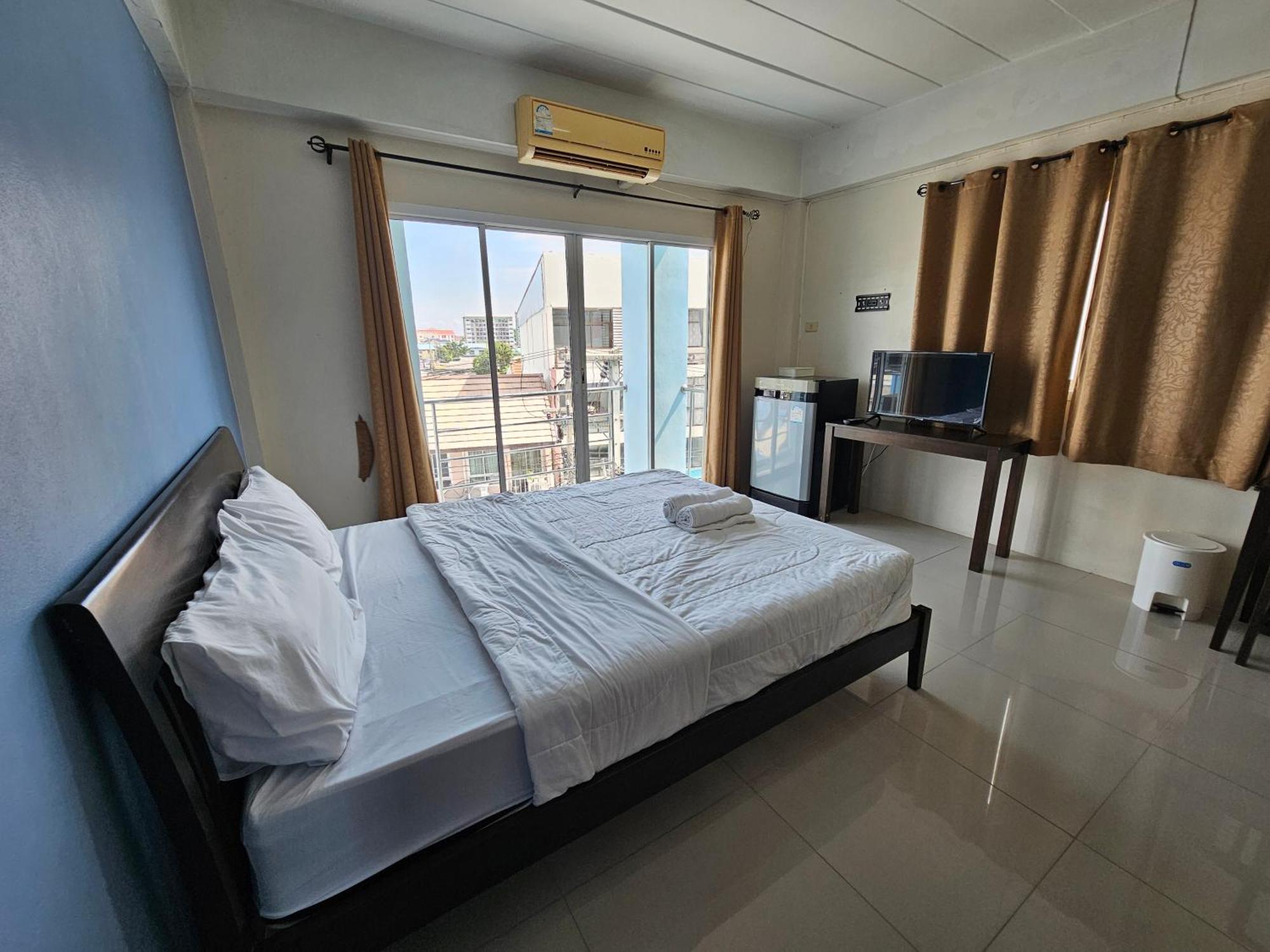 Si Fah At Bangsaen Hotel Ban Rong Khoei Экстерьер фото