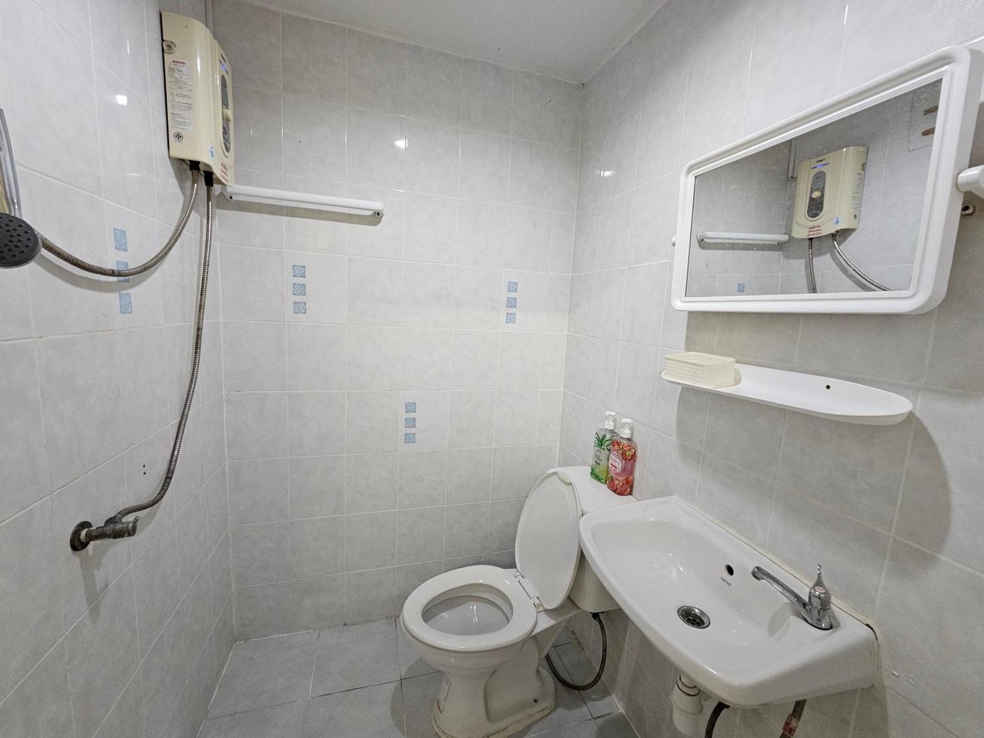 Si Fah At Bangsaen Hotel Ban Rong Khoei Экстерьер фото