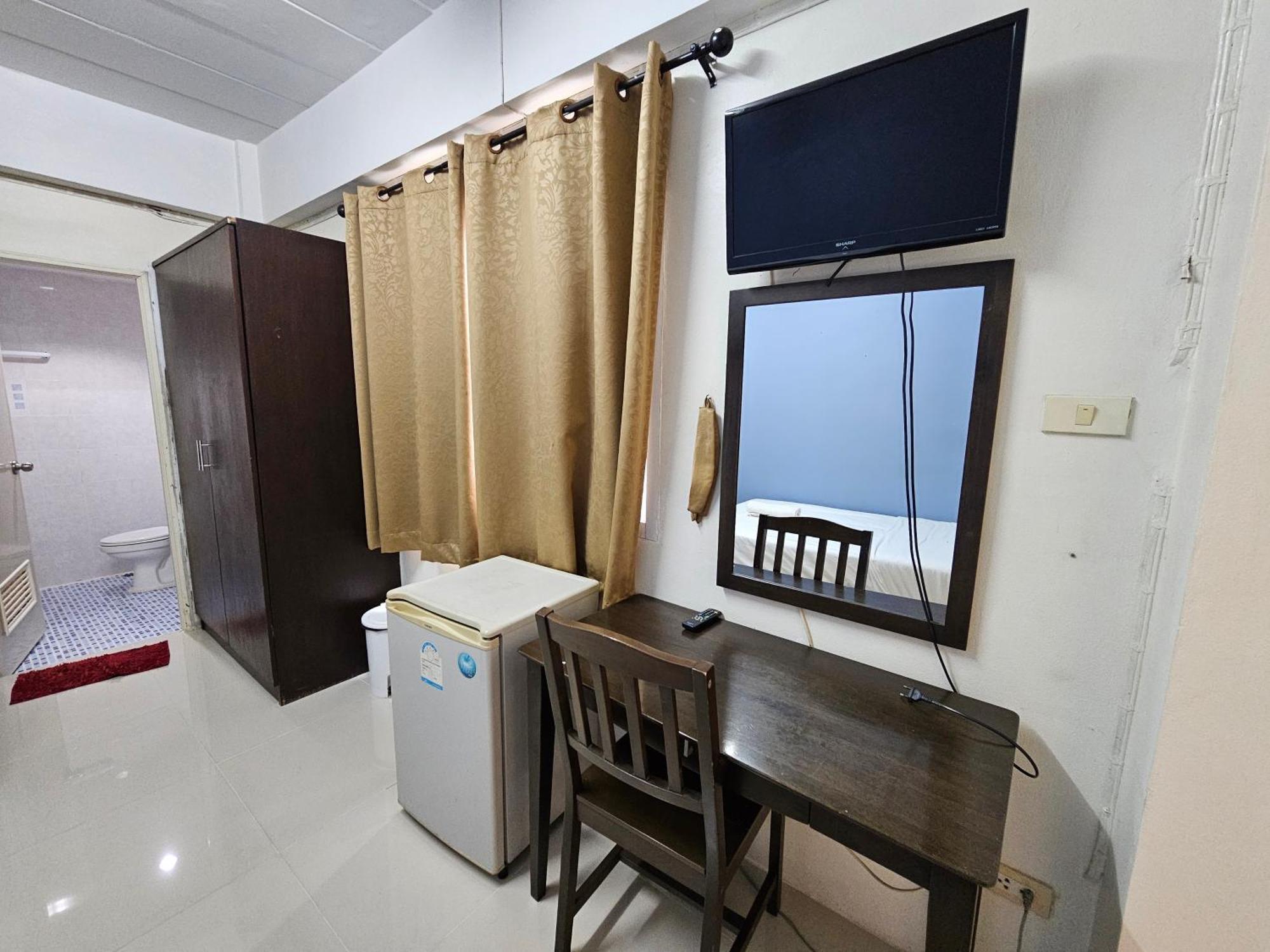 Si Fah At Bangsaen Hotel Ban Rong Khoei Экстерьер фото
